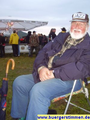 Pressefoto: http://www.buergerstimmen.de/ , 2008 &copy; Auch die Osterorder Jazzfreunde waren auf dem Festival vertreten. Der Jazzfreund hatte den garantiert einzigen Stuhl auf dem Festival &uuml;brigens selbst mitgebracht.
