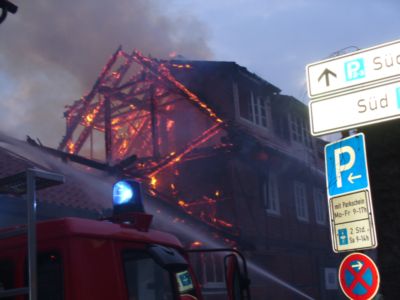 Pressefoto: Pressefoto / Polizei Northeim , 2009 &copy; Brand in Northeim - stark brandgesch&auml;digtes Haus