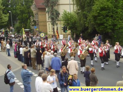 Pressefoto: http://www.buergerstimmen.de/ , 2009 &copy; Und wieder ein farbenpr&auml;chtiger Fanfarenumzug.JPG