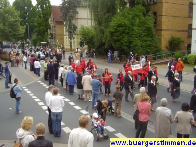 Pressefoto: http://www.buergerstimmen.de/ , 2009 &copy; Statt des Standard grau-schwarz-gr&uuml;n pr&auml;sentierte sich die Sch&uuml;tzenabteilung von ESV RotWei&szlig; in den Vereinsfarben.JPG