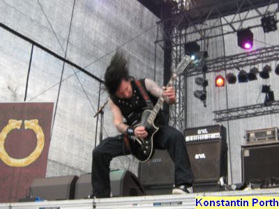 Pressefoto: , 2009 &copy; 37 SUIDAKRA immenoch Headbangen.JPG