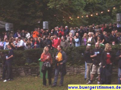 Pressefoto: http://www.buergerstimmen.de/ , 2009 &copy; Warten auf Seven-Up beim Open-Air am KWP 2009.jpg