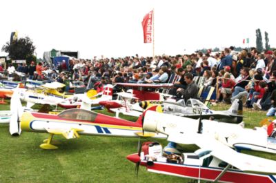 Pressefoto: , 2009 &copy; Mega Flug-Show - Flugplatz f&uuml;r die Modellflieger bei einer fr&uuml;heren Show.jpg