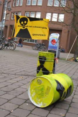 Pressefoto: , 2009 &copy; Transparent in G&ouml;ttingen - Atomkraft ist schwarz-gelb.jpg