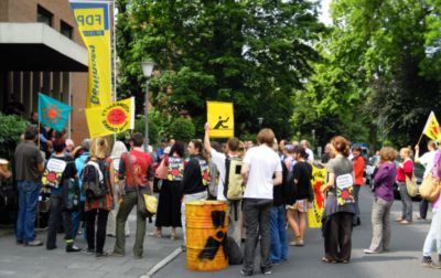 Pressefoto: http://www.campact.de/ , 2010 © Göttinger Bürger protestieren lautstark gegen die Idee der Laufzeitverlängerung