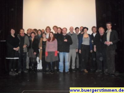 Pressefoto: http://www.buergerstimmen.de/ , 2010 &copy; Darsteller und Mitwarbeiter zum expressionistischen G&ouml;ttinger Krimifilm 'Das letzte Hotel' unter der Region von Christian R&uuml;diger (rechts)