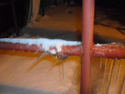 Pressefoto: http://www.buergerstimmen.de/ , 2010 &copy; Eine andere perspektive f&uuml;r Waagerechte Eiszapfen