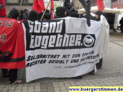 Pressefoto: http://www.buergerstimmen.de/ , 2011 © Stand together - Solidarität mit den Opfern rechter Gewalt und Repression