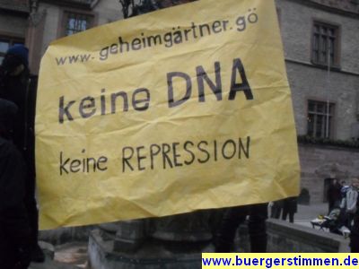 Pressefoto: http://www.buergerstimmen.de/ , 2011 © Banner - www.geheimgärtner.gö - keine DNA - keine Repression