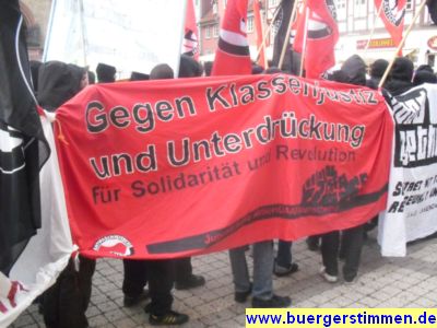Pressefoto: http://www.buergerstimmen.de/ , 2011 © Banner gegen Klassenjustiz und Unterdrückung - für Solidarität und revolution
