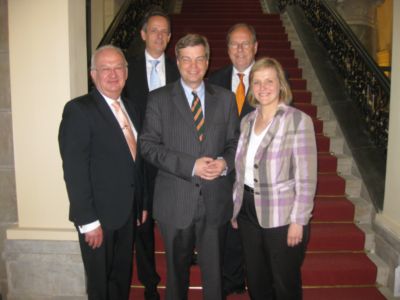 Pressefoto: , 2011 &copy; Klaus Burhenne, Lutz Knopek, Hartwig Fischer und Dinah Stollwerck-Bauer (von links nach rechts) treffen Staatssekr&auml;t&auml;r Enak Ferlemann (mitte) - Foto Abgeordnetenb&uuml;ro Fischer