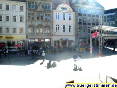 Pressefoto: http://www.buergerstimmen.de/ , 2011 &copy; Vorbereitungen zur Mai-Kundgebung auf dem Marktplatz