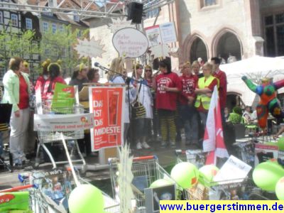 Pressefoto: http://www.buergerstimmen.de/ , 2011 &copy; Bei einem Lebensmitteldiscounter sollen miese Arbeitsbedingungen und schlechte Bezahlung, wie hier die Mitarbeiter berichten