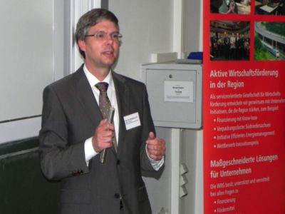 Pressefoto: , 2011 &copy; Prof. Vi&ouml;l berichtet &uuml;ber die M&ouml;glichkeiten der Plasmatechnologie