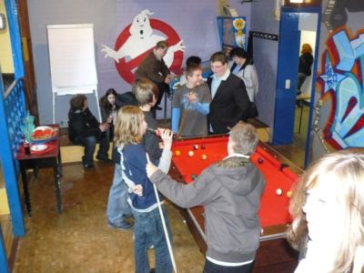 Pressefoto: , 2008 &copy; Im Jugendraum in Nikolausberg wird der Billardtisch gern genutzt