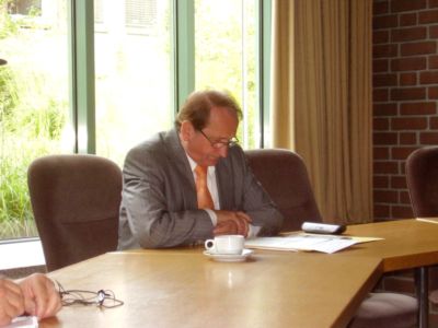 Pressefoto: http://www.buergerstimmen.de/ , 2008 &copy; Landrat Schermann verliest die Rede zur Veranstaltungsreihe Kultur im Kreis