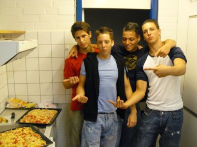 Pressefoto: , 2008 &copy; Pizza Backen macht auch Jungen Spa&szlig; - und macht auch stolz