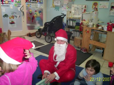 Pressefoto: Pressefoto , 2008 &copy; Ganz gespannt warten die Kinder schon auf die Weihnachtsgeschichte.