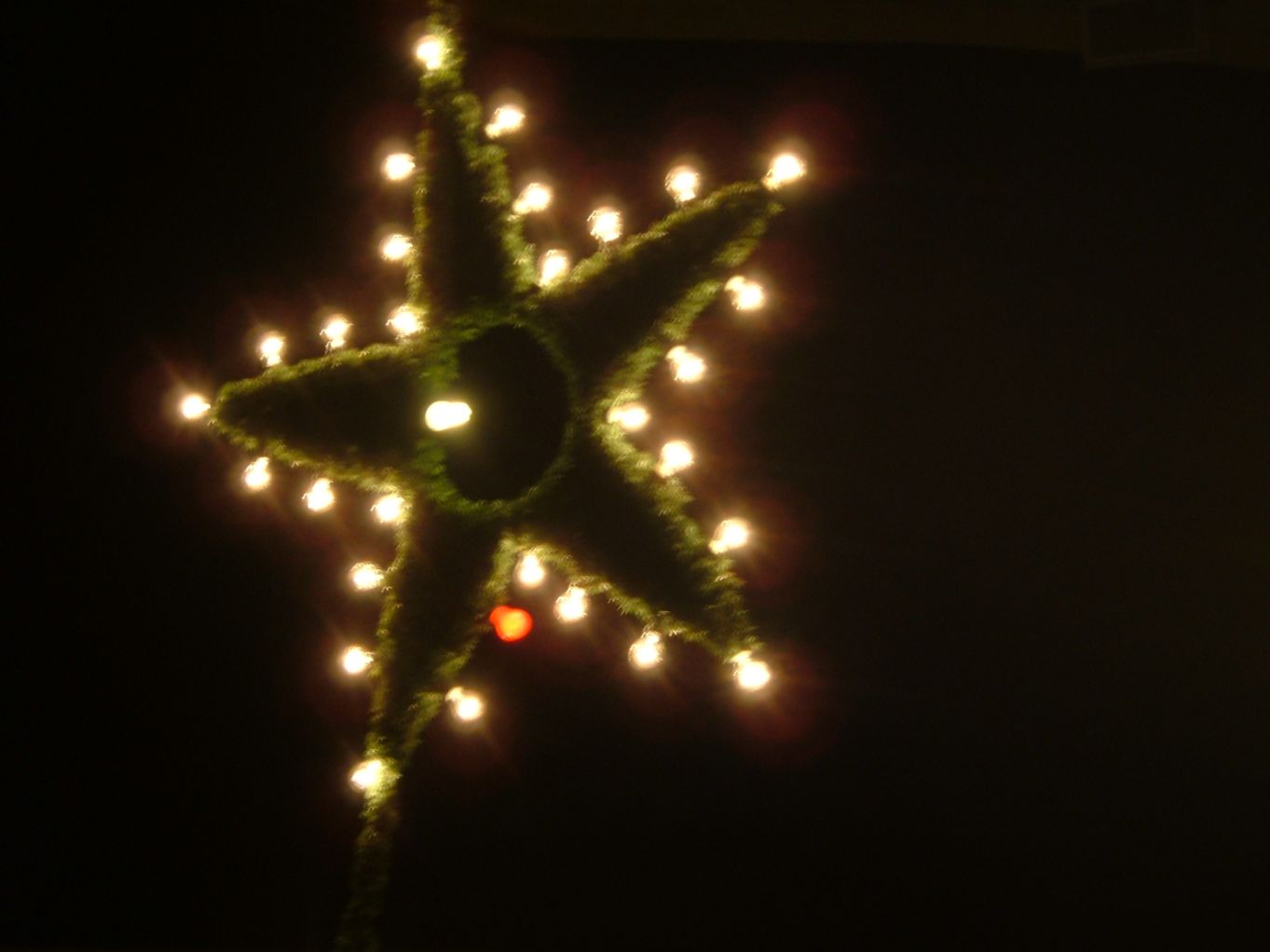 die rote Lampe im G&ouml;ttinger Weihnachtsschmuck